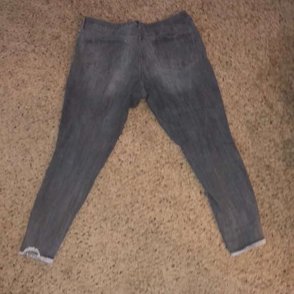 NEVER WORN🔥Women’s Old navy RockstarMidrise Jeans - Picture 7 of 7